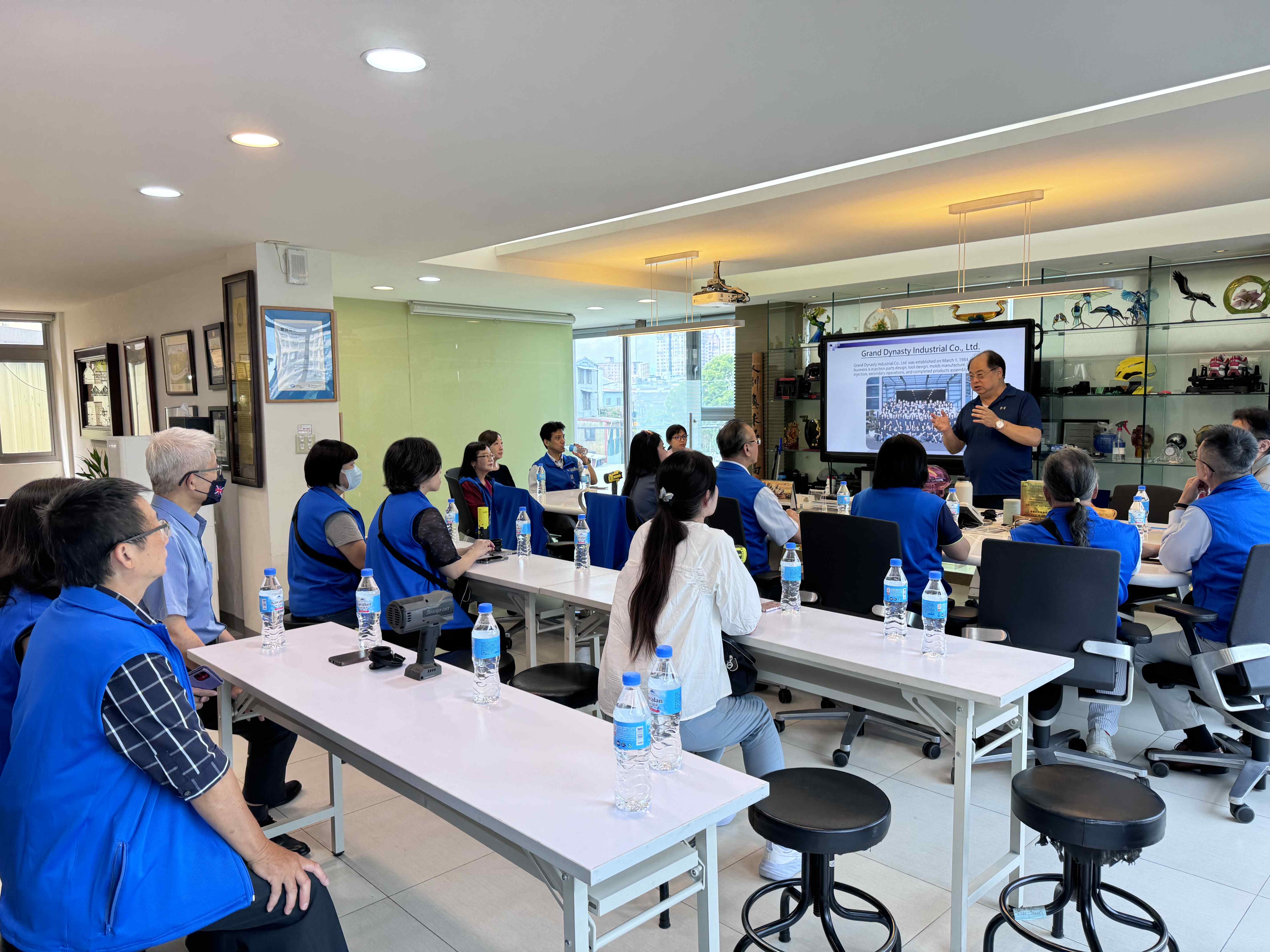 Taipei City Association of Parents Association Presidents Visit-3