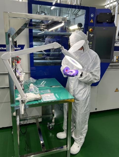 High-precision inspection operations inside the cleanroom